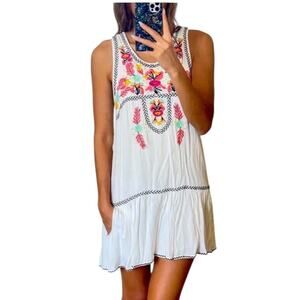 Lovers + Friends Boho White Embroidered Floral Mini Dress w/ Pockets Lined Med